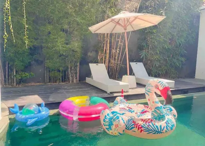 Villa Tepi Pantai