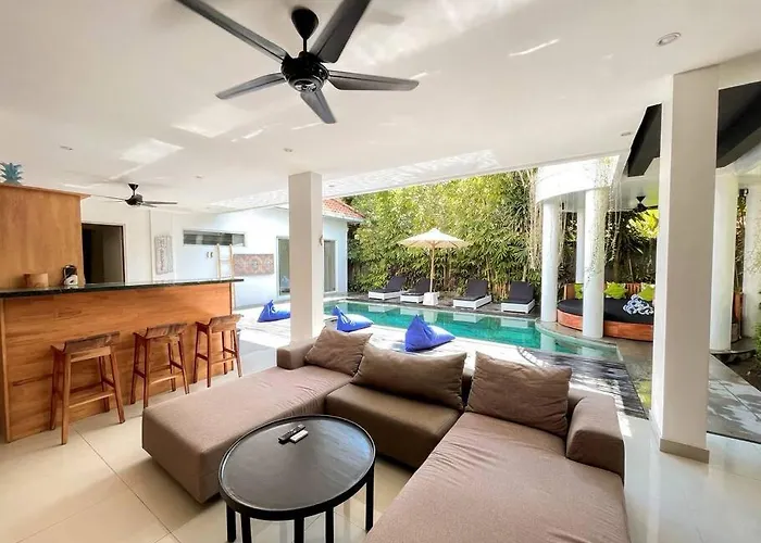 Tepi Pantai Villa
