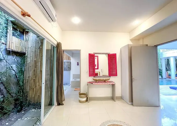 Tepi Pantai Seminyak